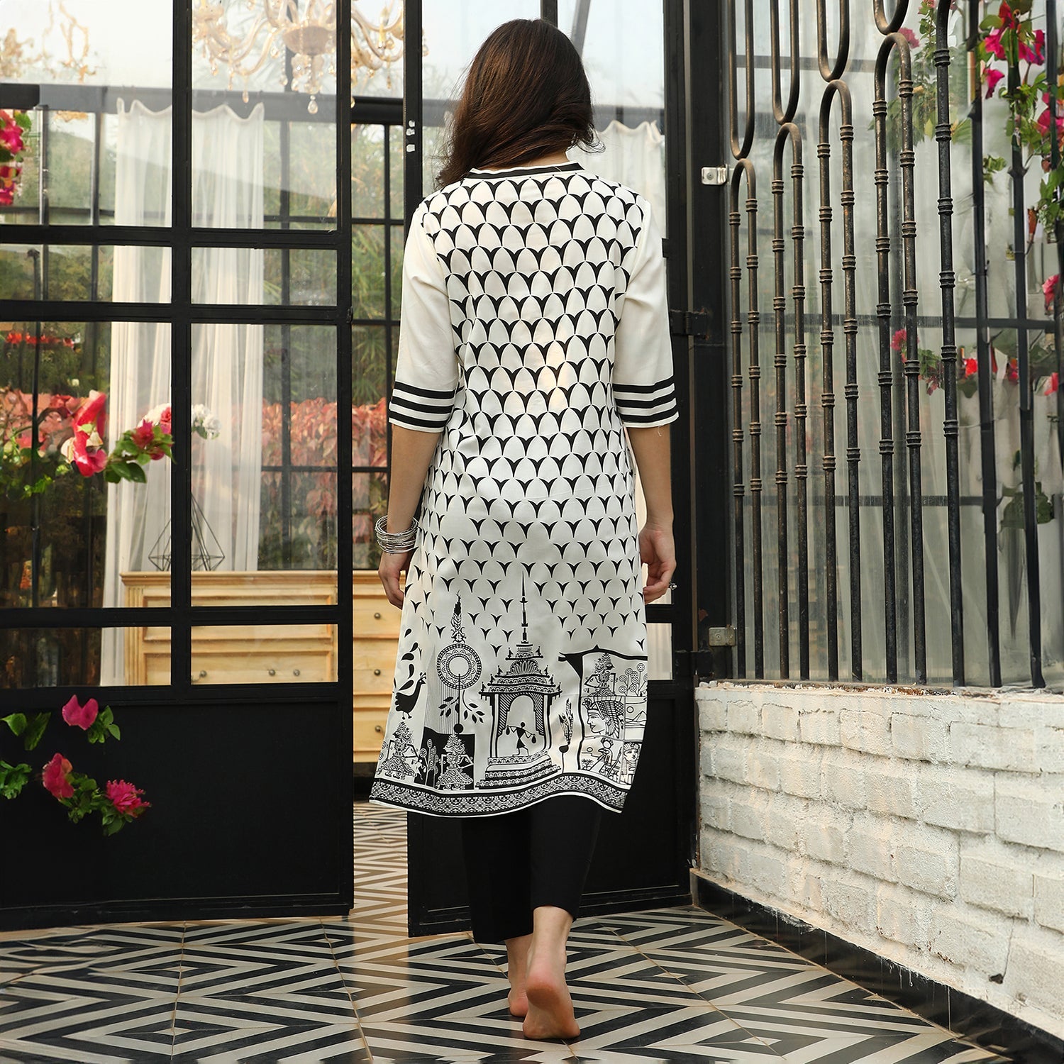 Contrast Ethnic Print Kurta With Trousers Set