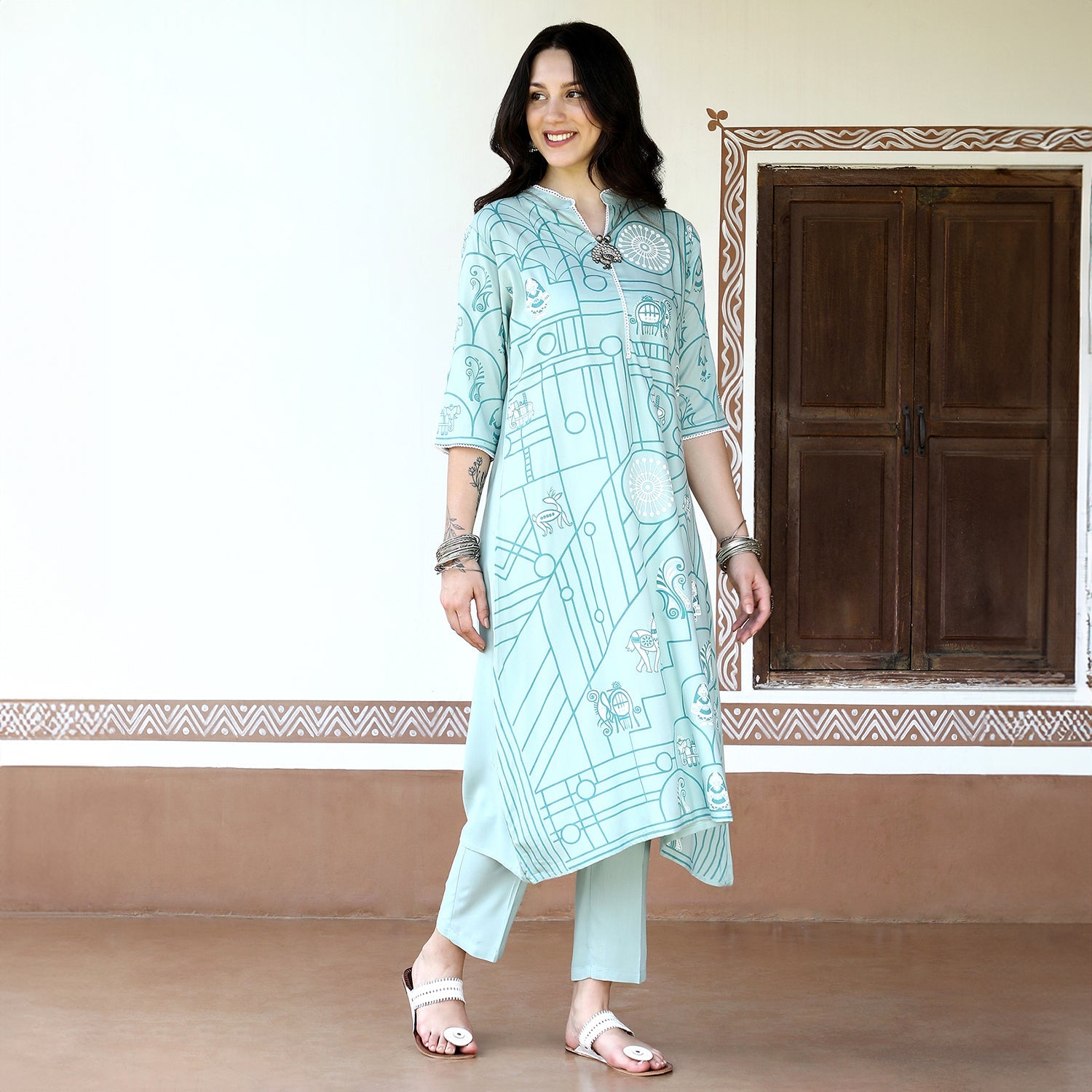 Metallic Flora Print Kurta With Trousers Set