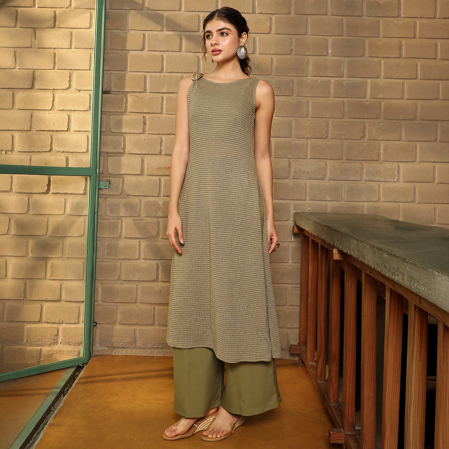 Shell-Embellish Knit Kurta Set
