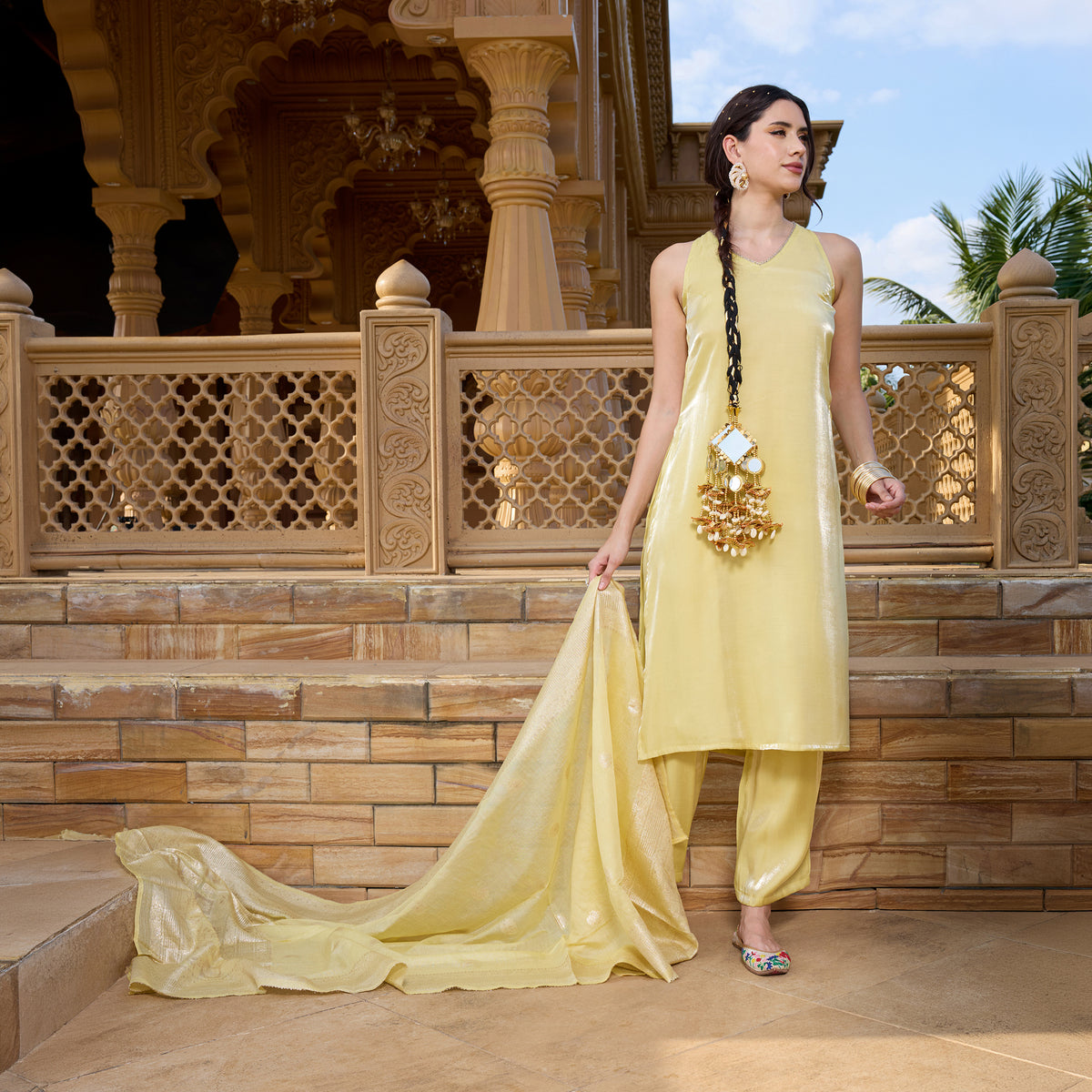 Sleeveless kurta with trousers and brocade dupatta