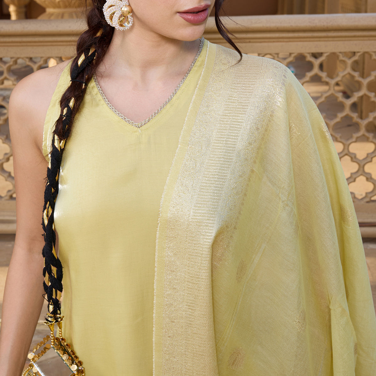 Sleeveless kurta with trousers and brocade dupatta