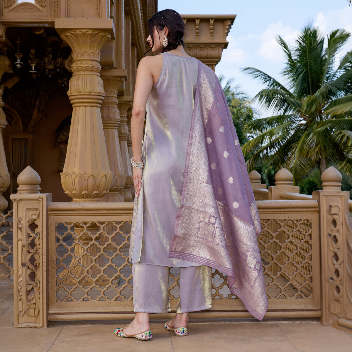 Sleeveless kurta with trousers and brocade dupatta