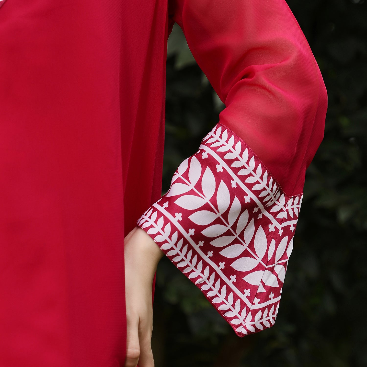 Indie Leaf-Lined Imprint Kurta Set