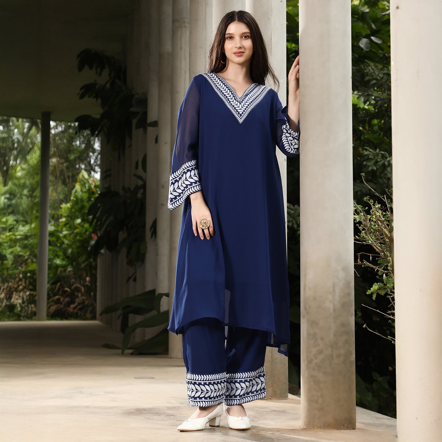 Indie Leaf-Lined Imprint Kurta Set