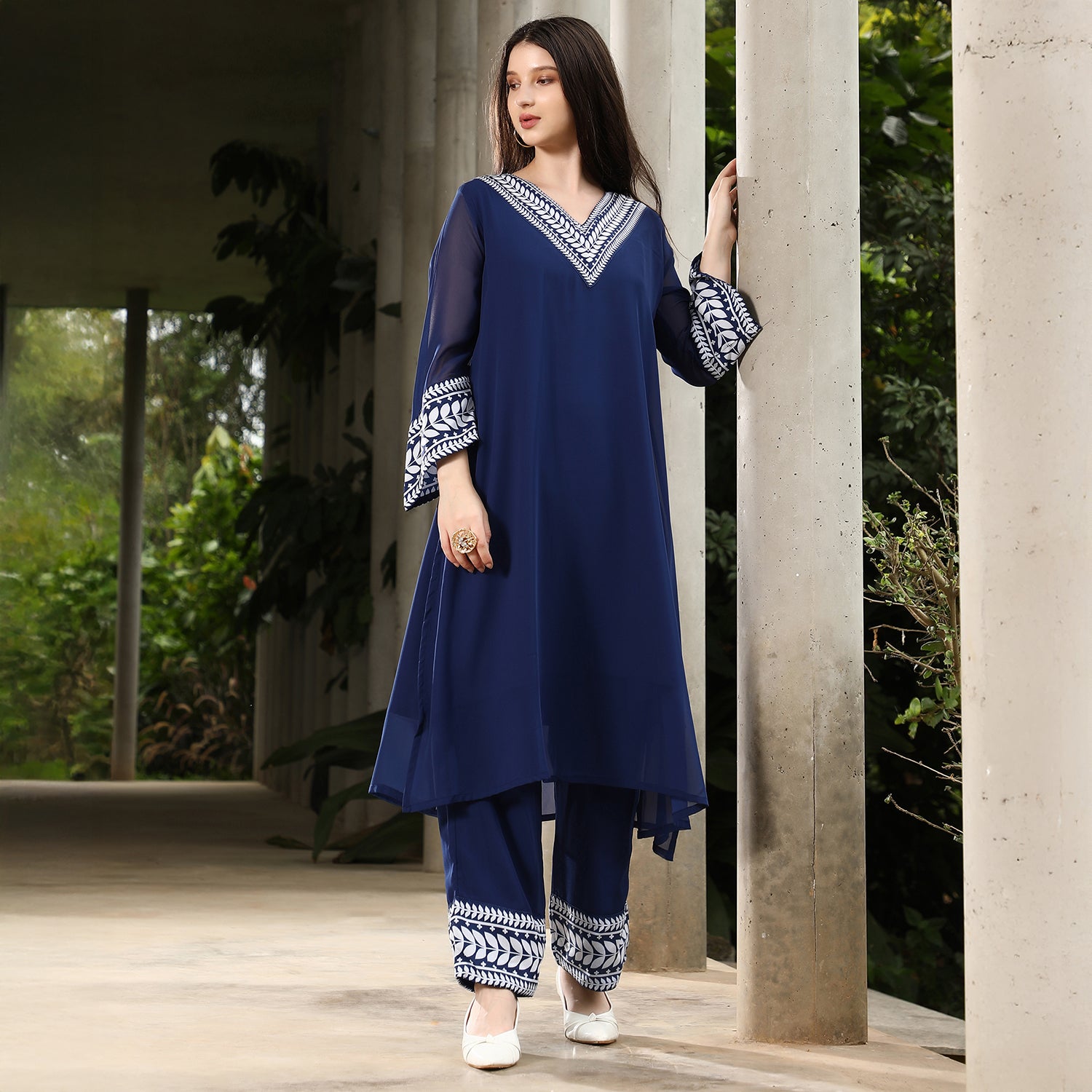 Indie Leaf-Lined Imprint Kurta Set