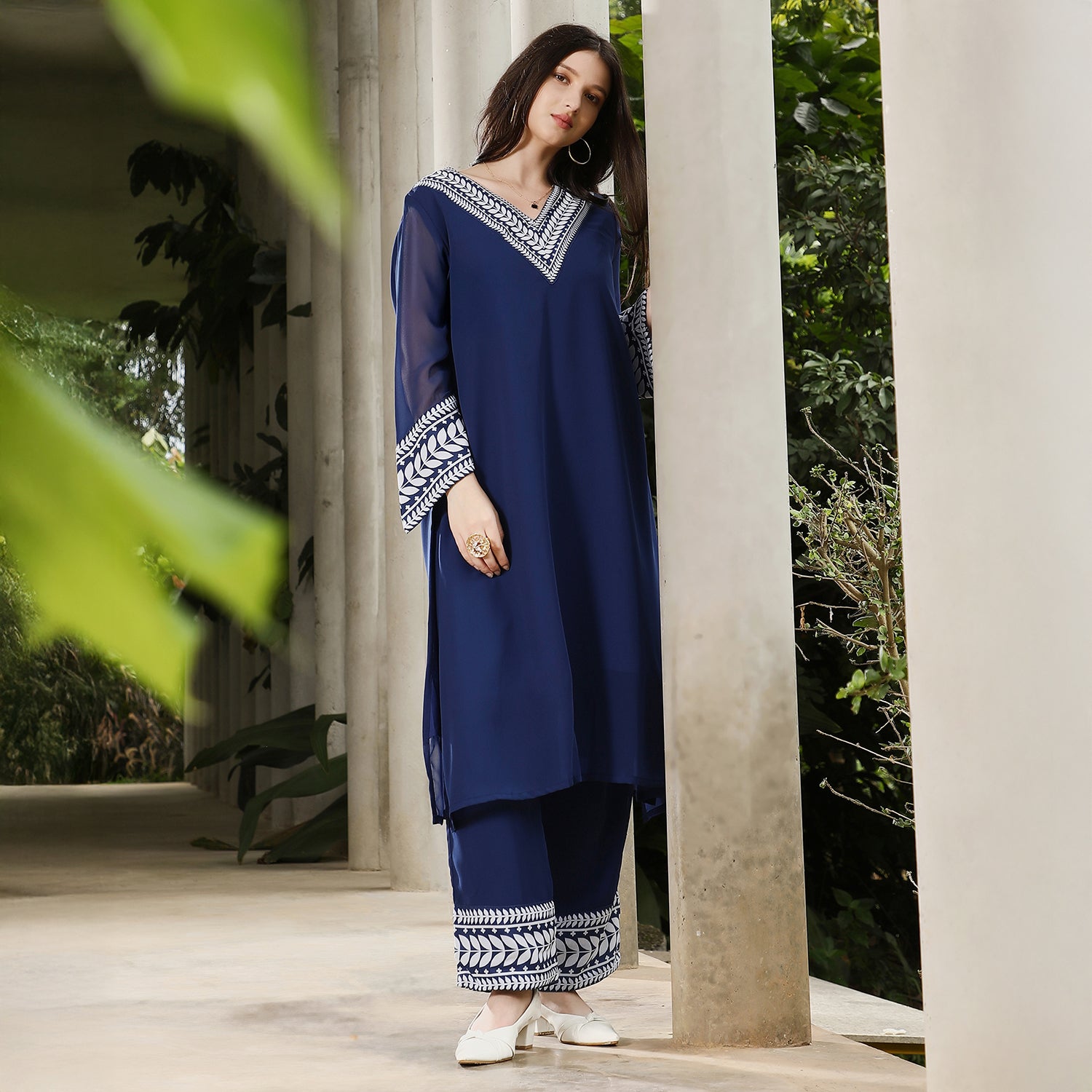 Indie Leaf-Lined Imprint Kurta Set