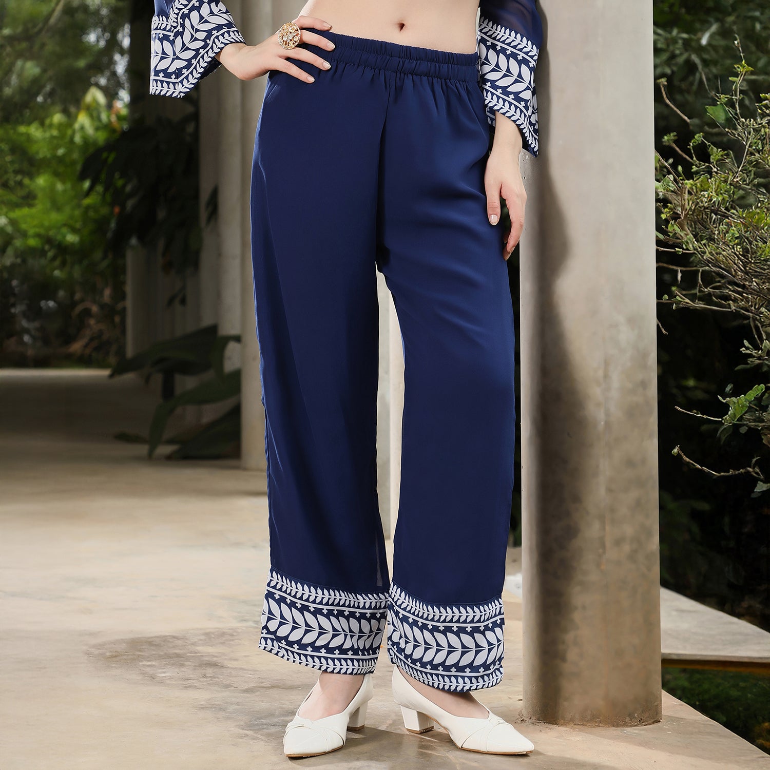 Indie Leaf-Lined Imprint Kurta Set