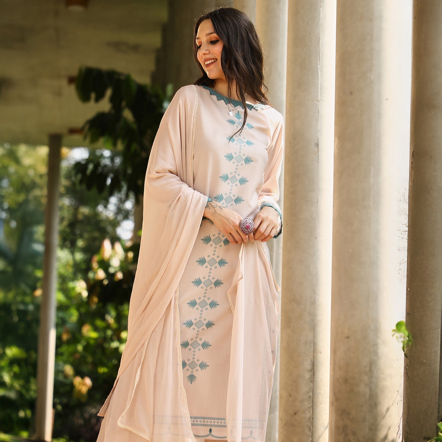 Constrast-Motif Kurta Set