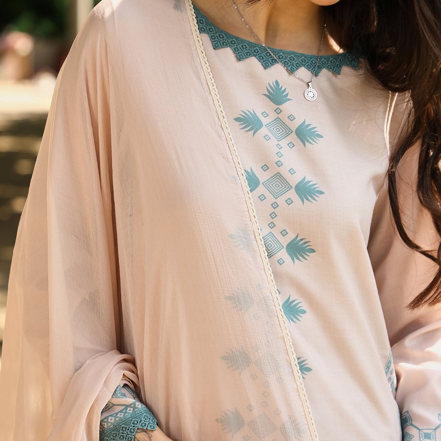 Constrast-Motif Kurta Set