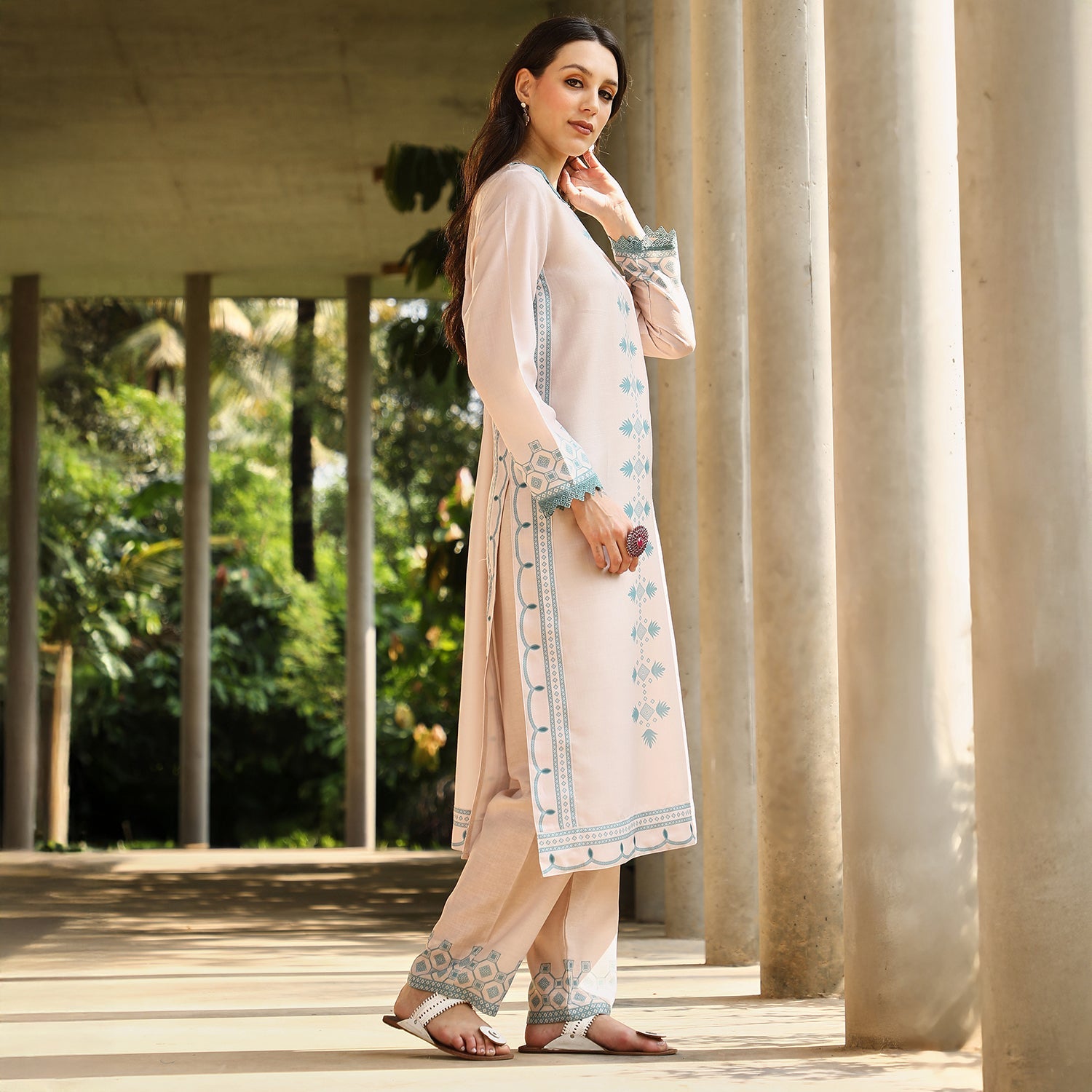 Constrast-Motif Kurta Set