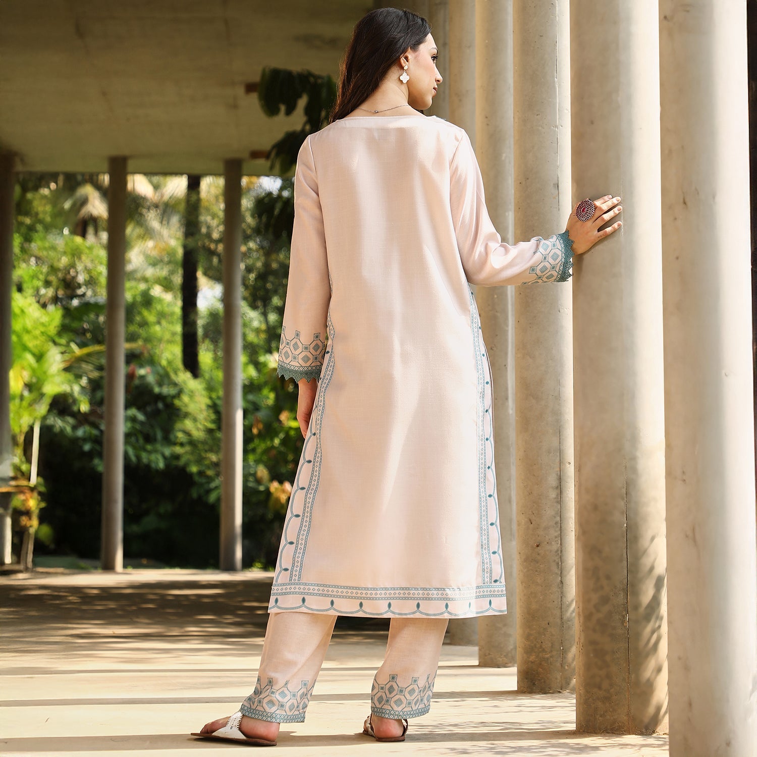 Constrast-Motif Kurta Set