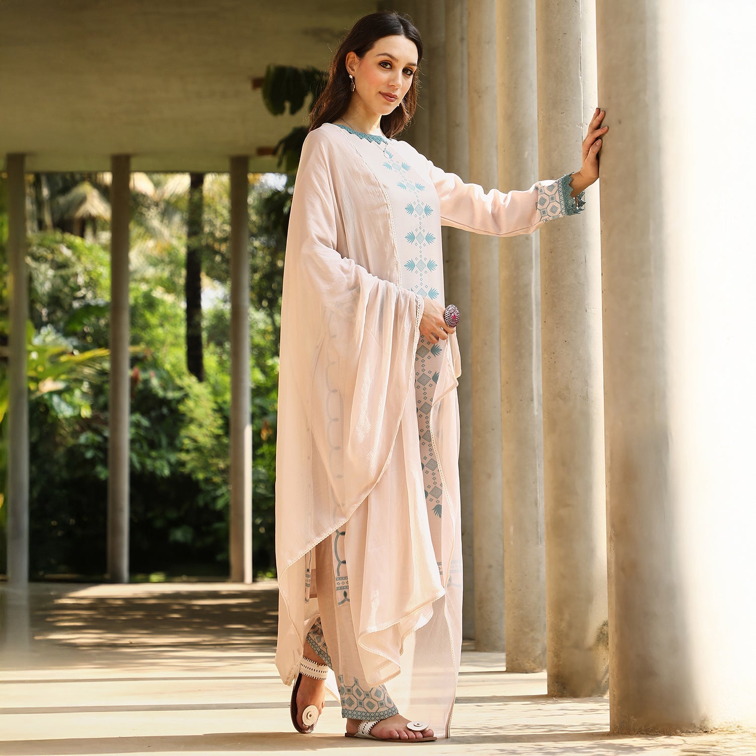 Constrast-Motif Kurta Set