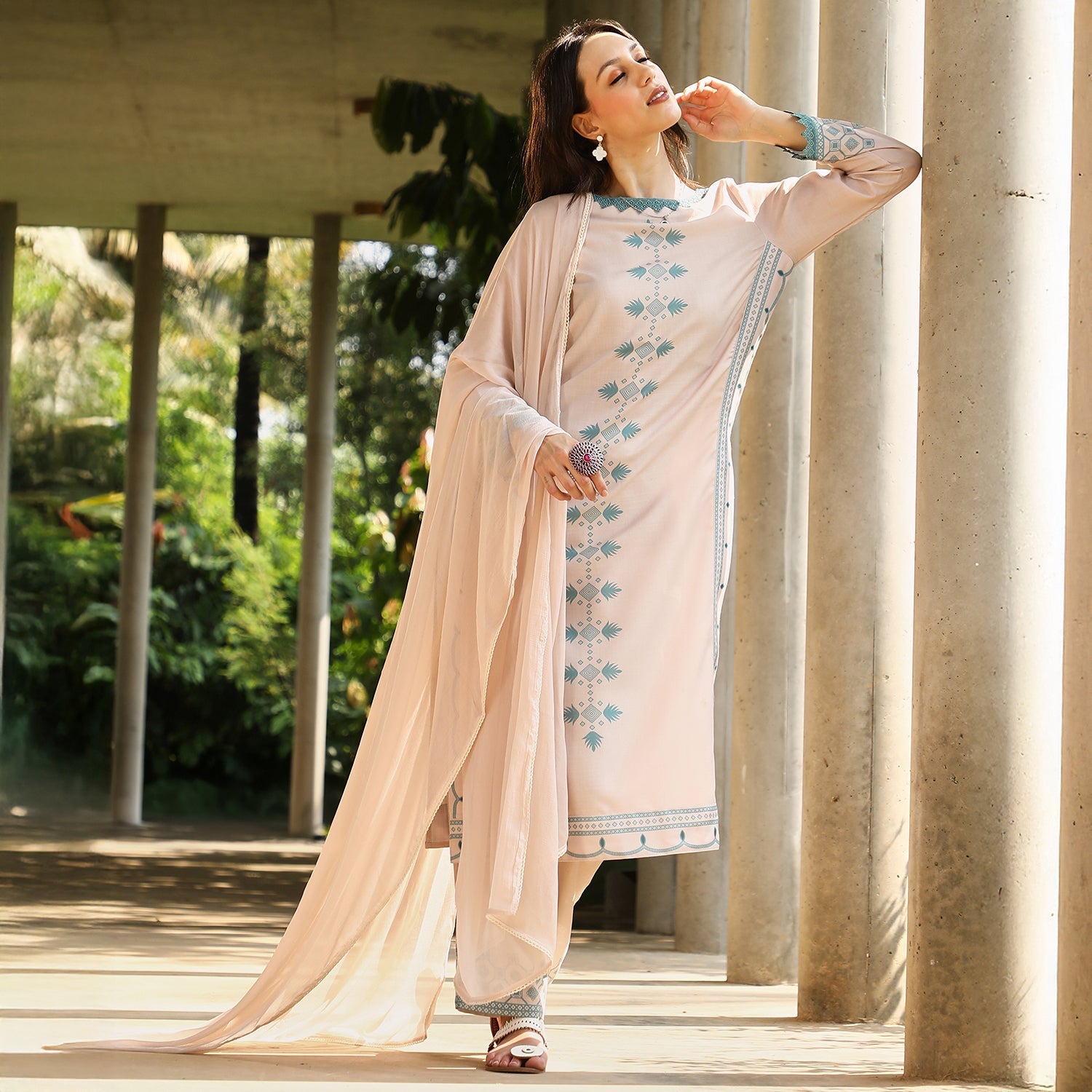 Constrast-Motif Kurta Set