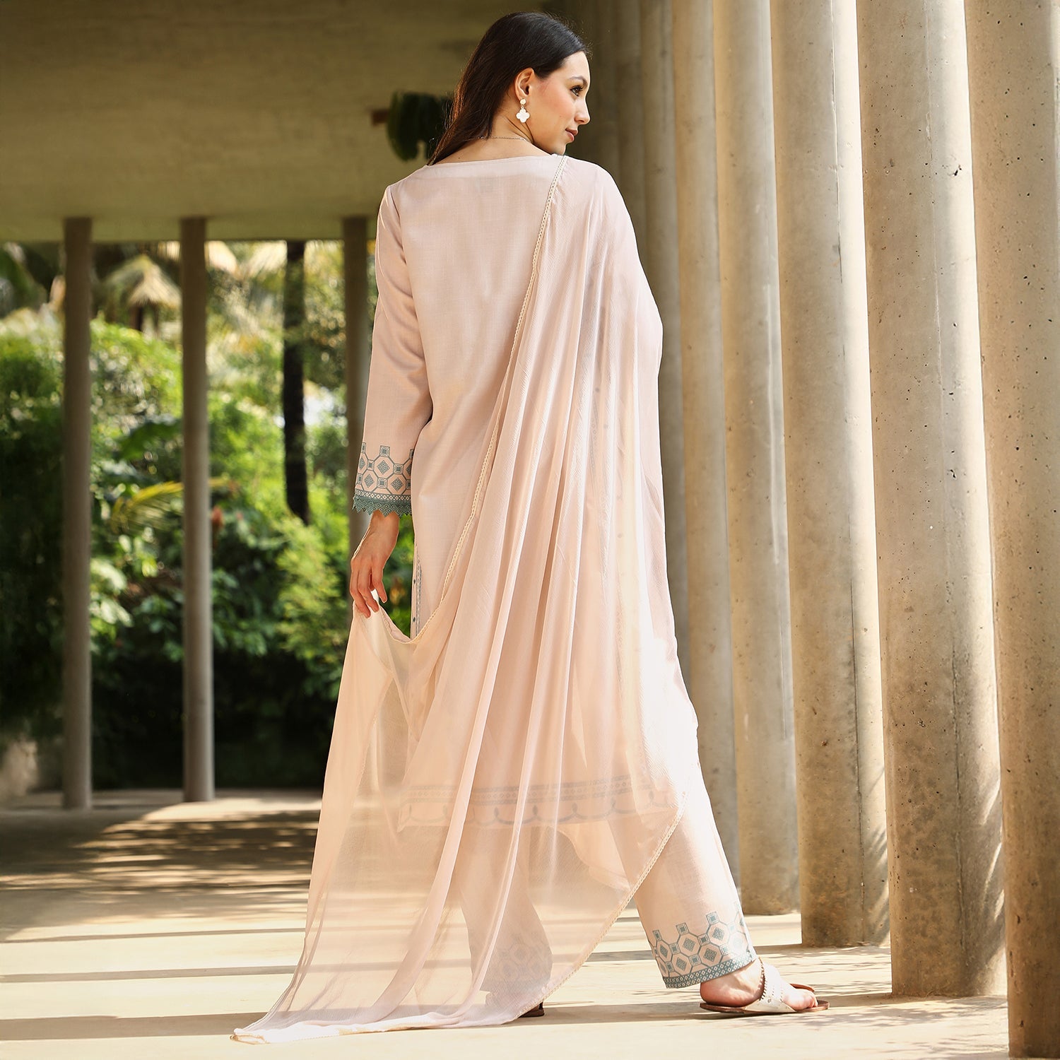 Constrast-Motif Kurta Set