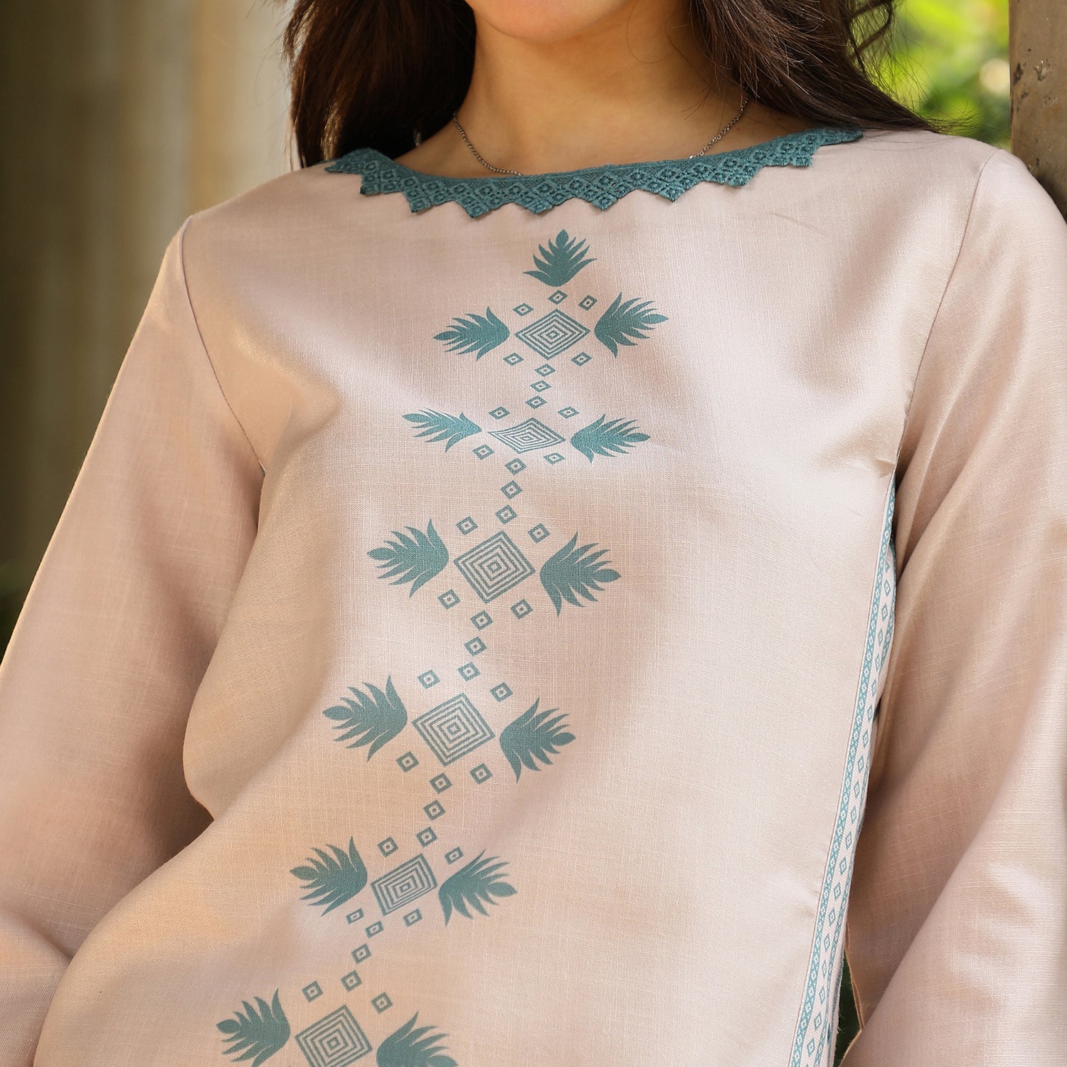 Constrast-Motif Kurta Set