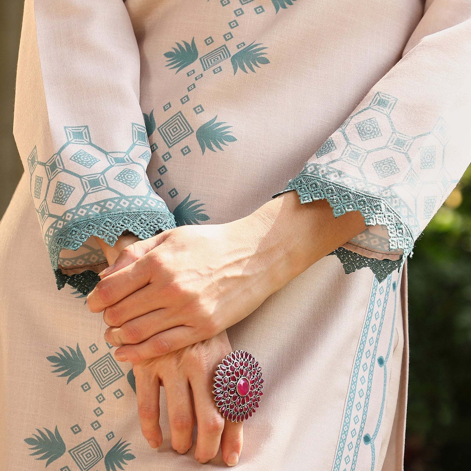 Constrast-Motif Kurta Set