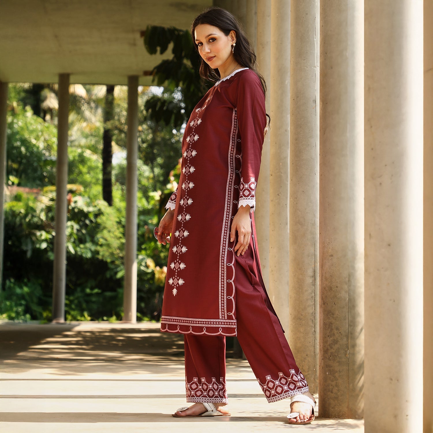 Constrast-Motif Kurta Set