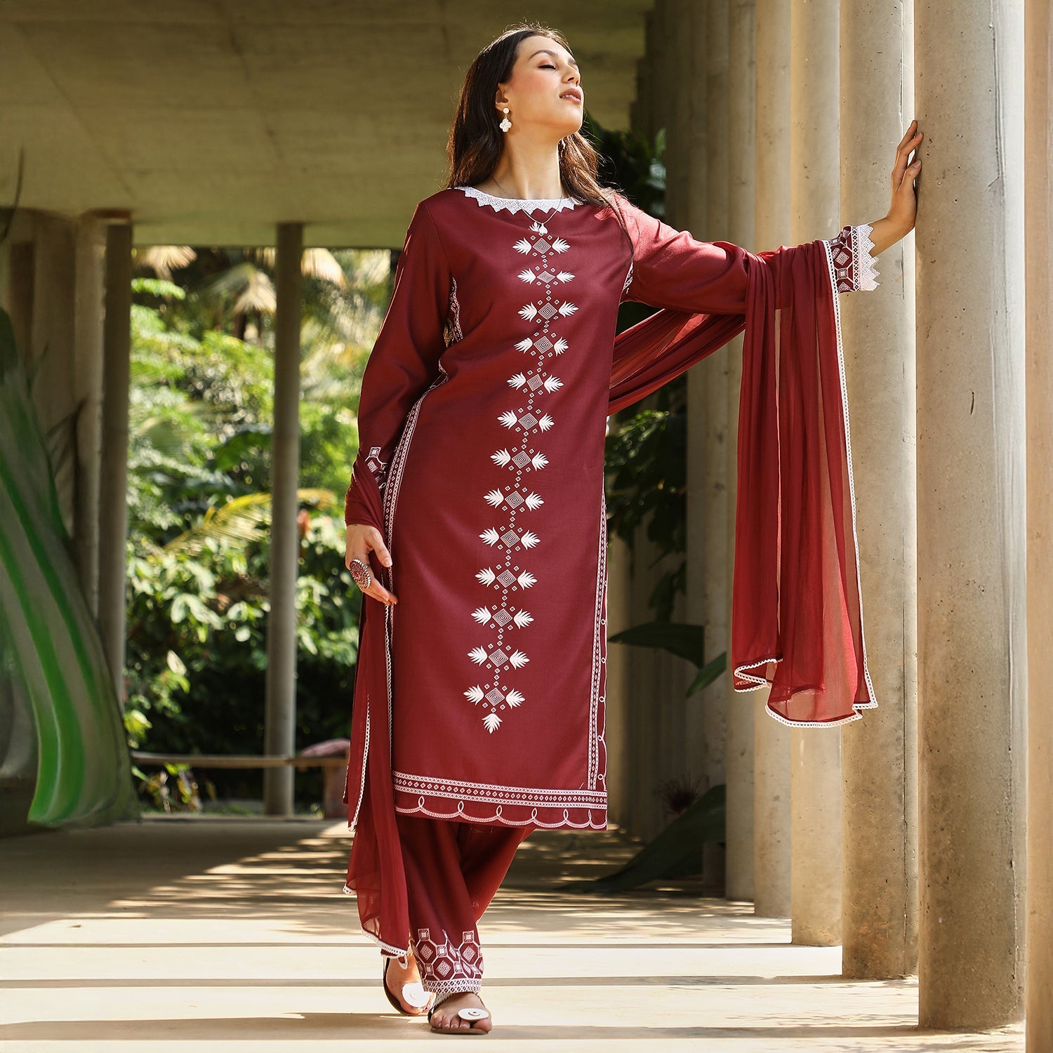 Constrast-Motif Kurta Set