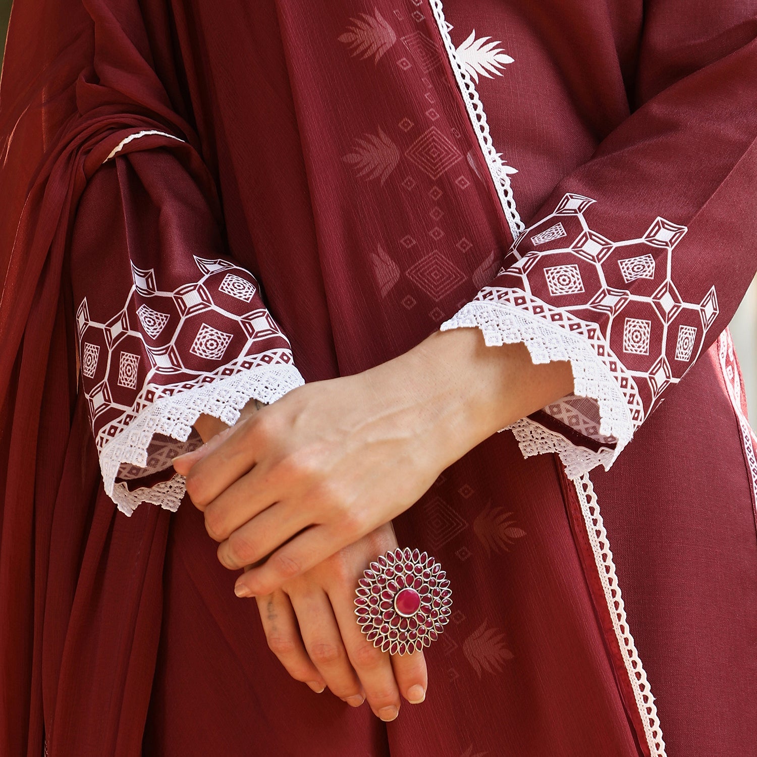 Constrast-Motif Kurta Set