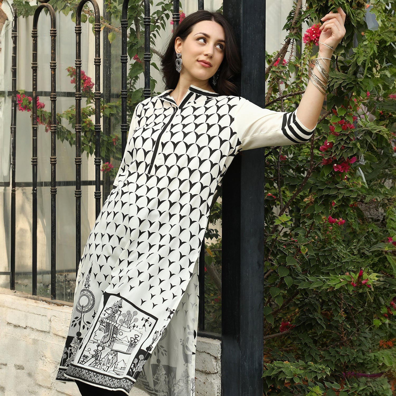 Contrast Ethnic Print Kurta With Trousers Set