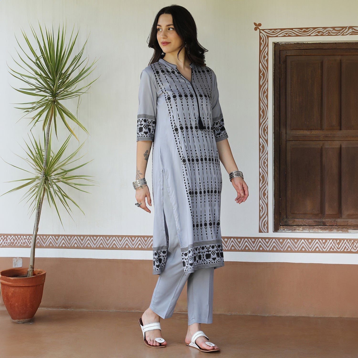 Geometric Ethnic Print Kurta With Trousers Set