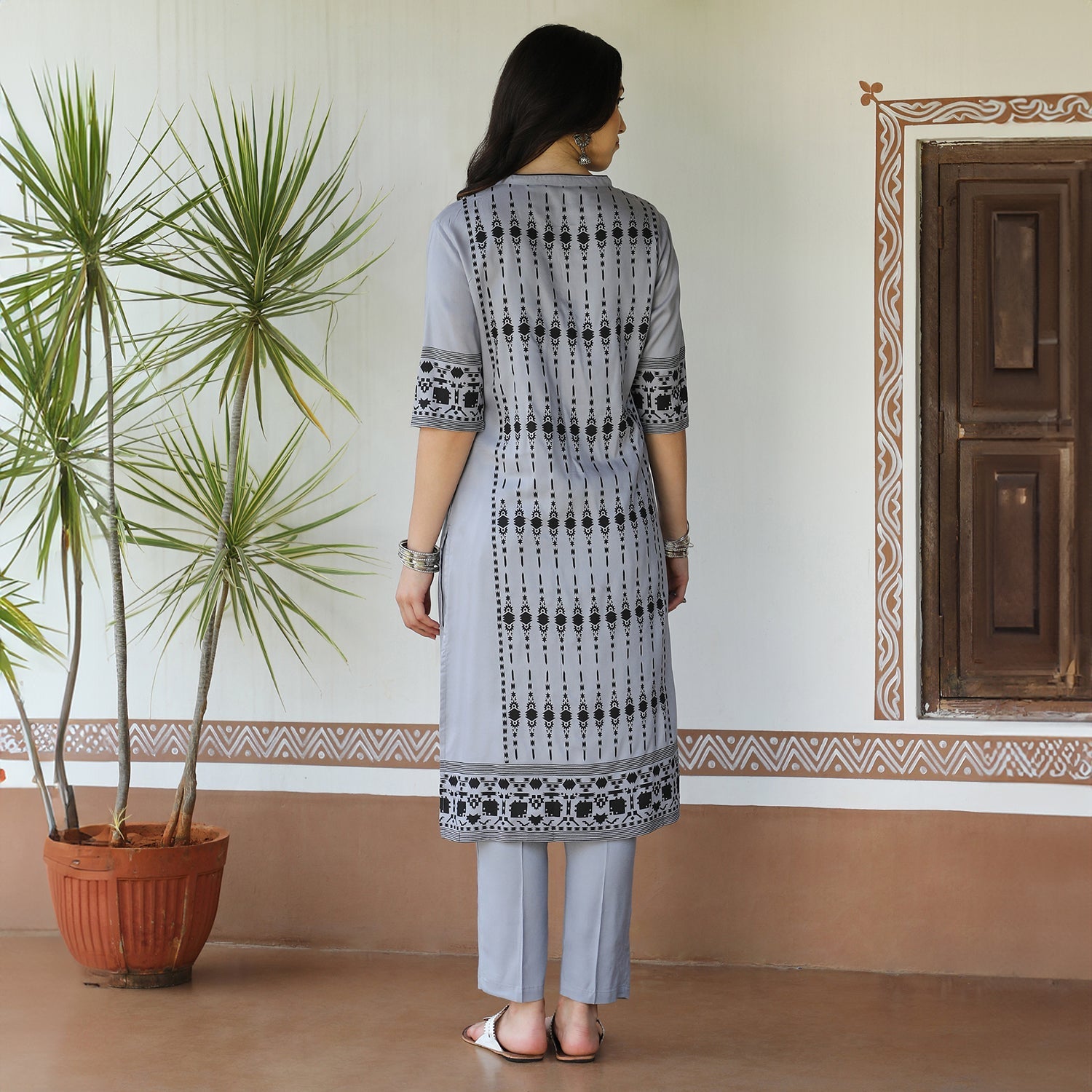 Geometric Ethnic Print Kurta With Trousers Set