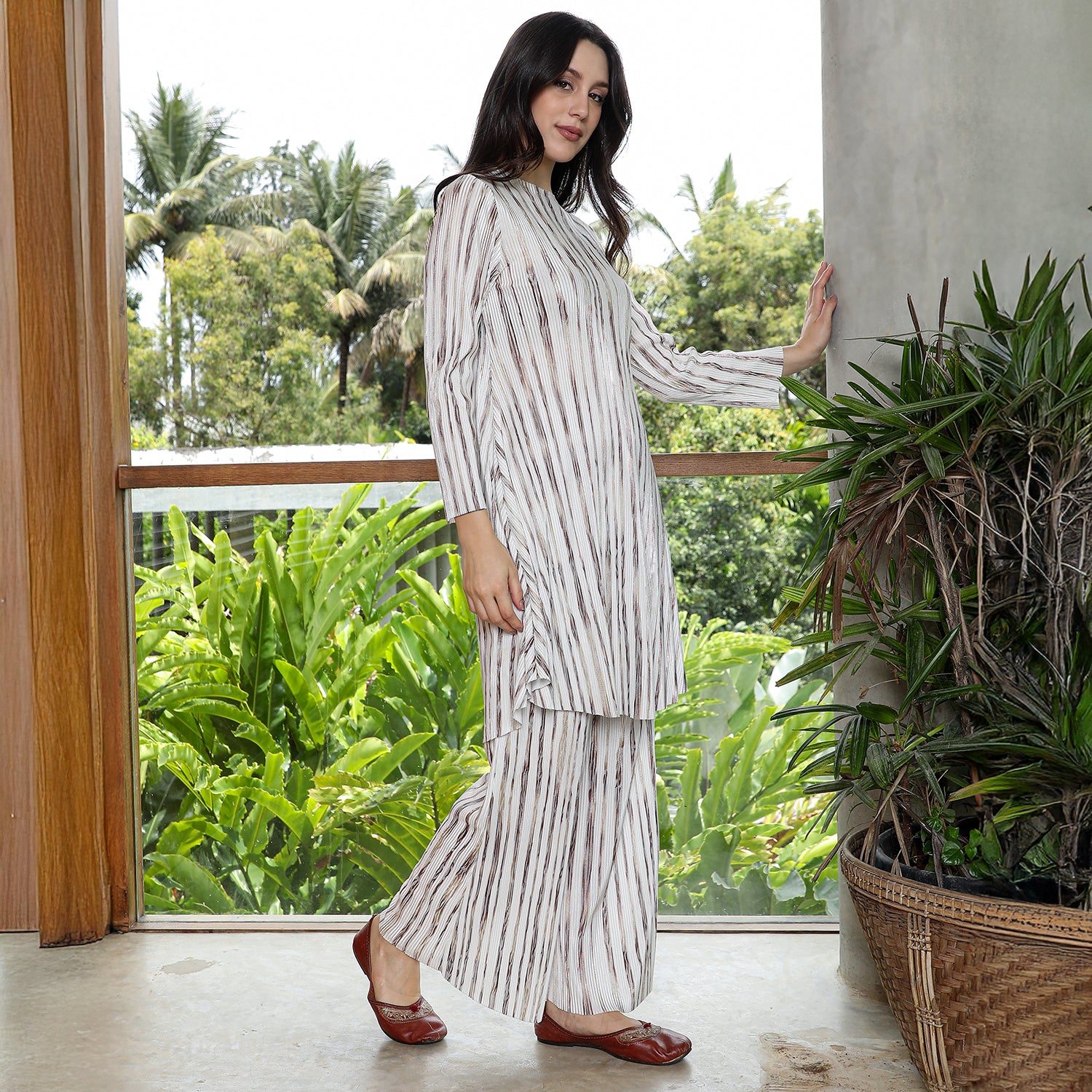 Gaze-Imprint Pleated Kurta Set