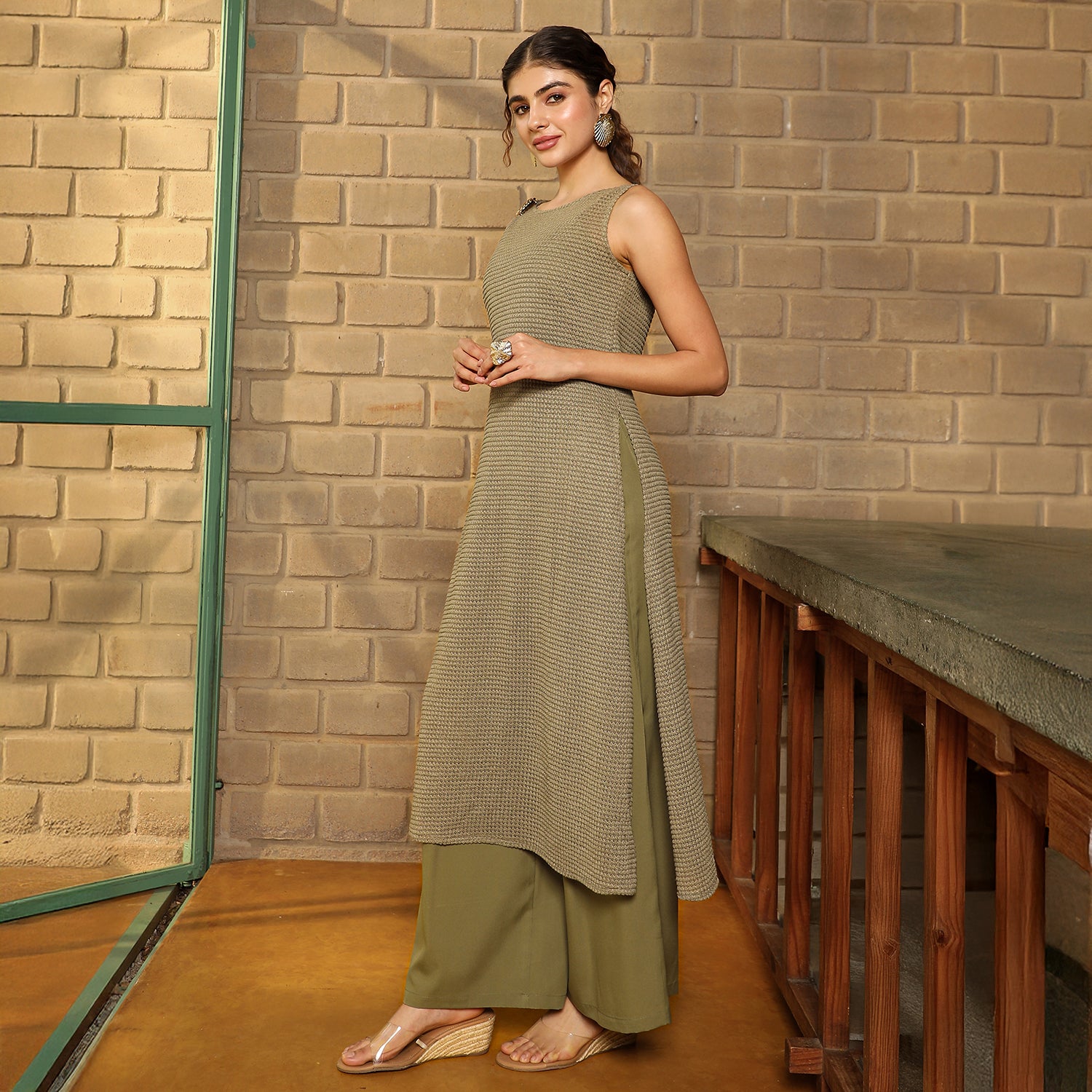 Shell-Embellish Knit Kurta Set