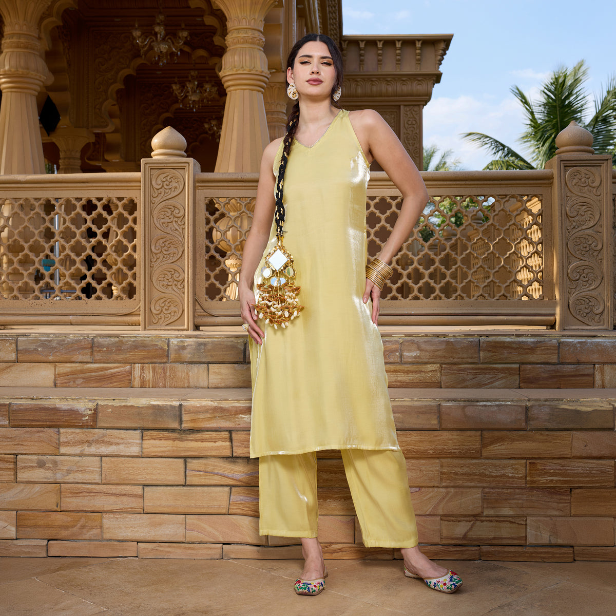 Sleeveless kurta with trousers and brocade dupatta