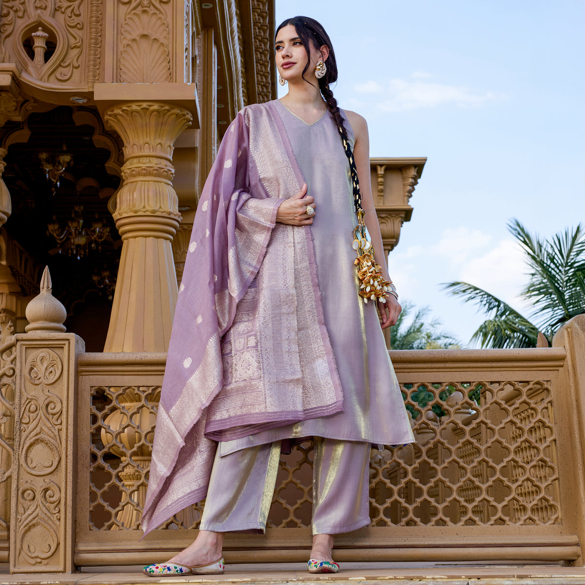 Sleeveless kurta with trousers and brocade dupatta
