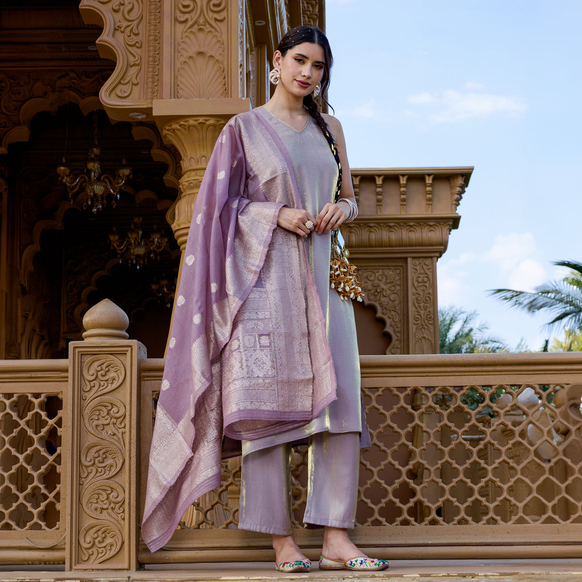 Sleeveless kurta with trousers and brocade dupatta