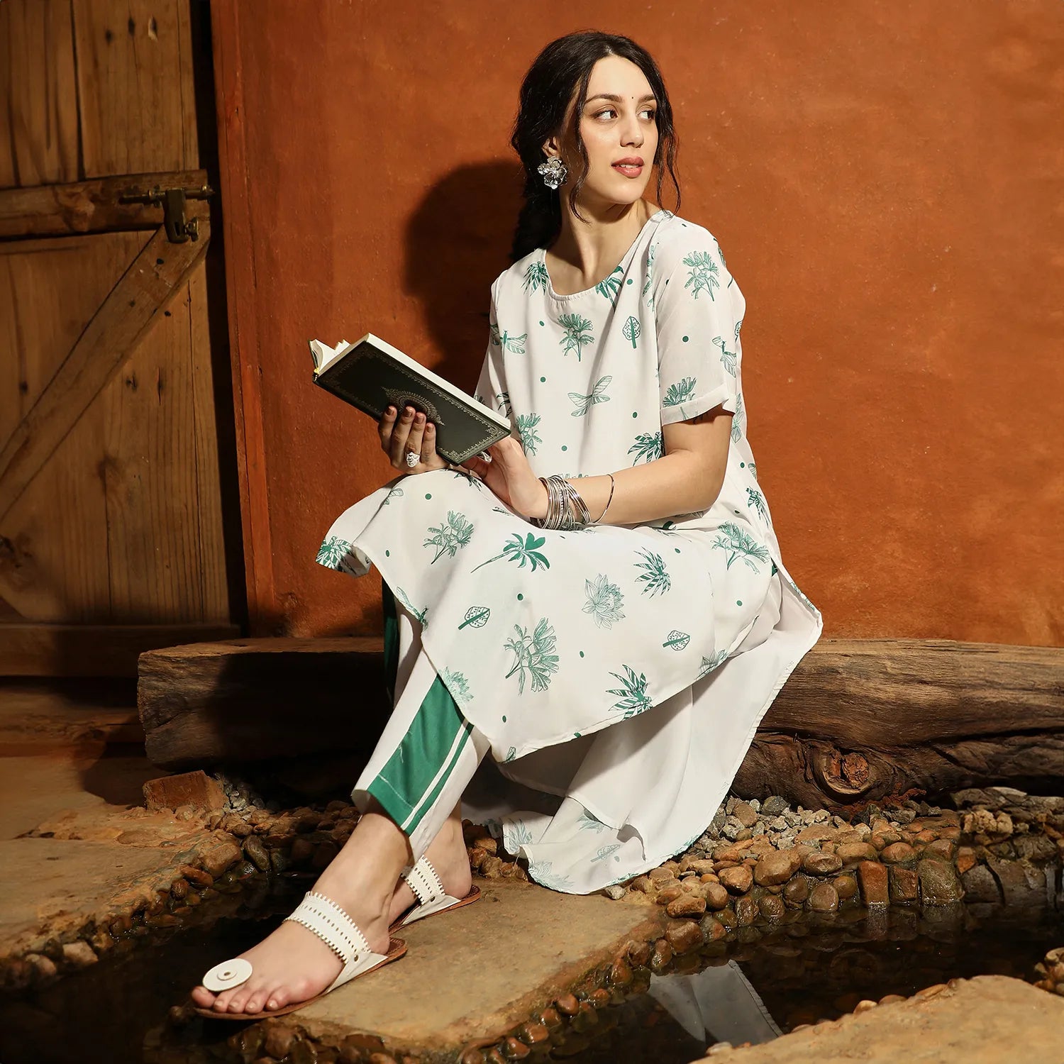 Dragonfly Palm Kurta With Trousers