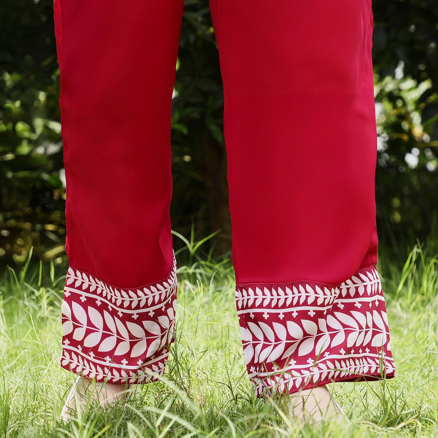 Indie Leaf-Lined Imprint Kurta Set