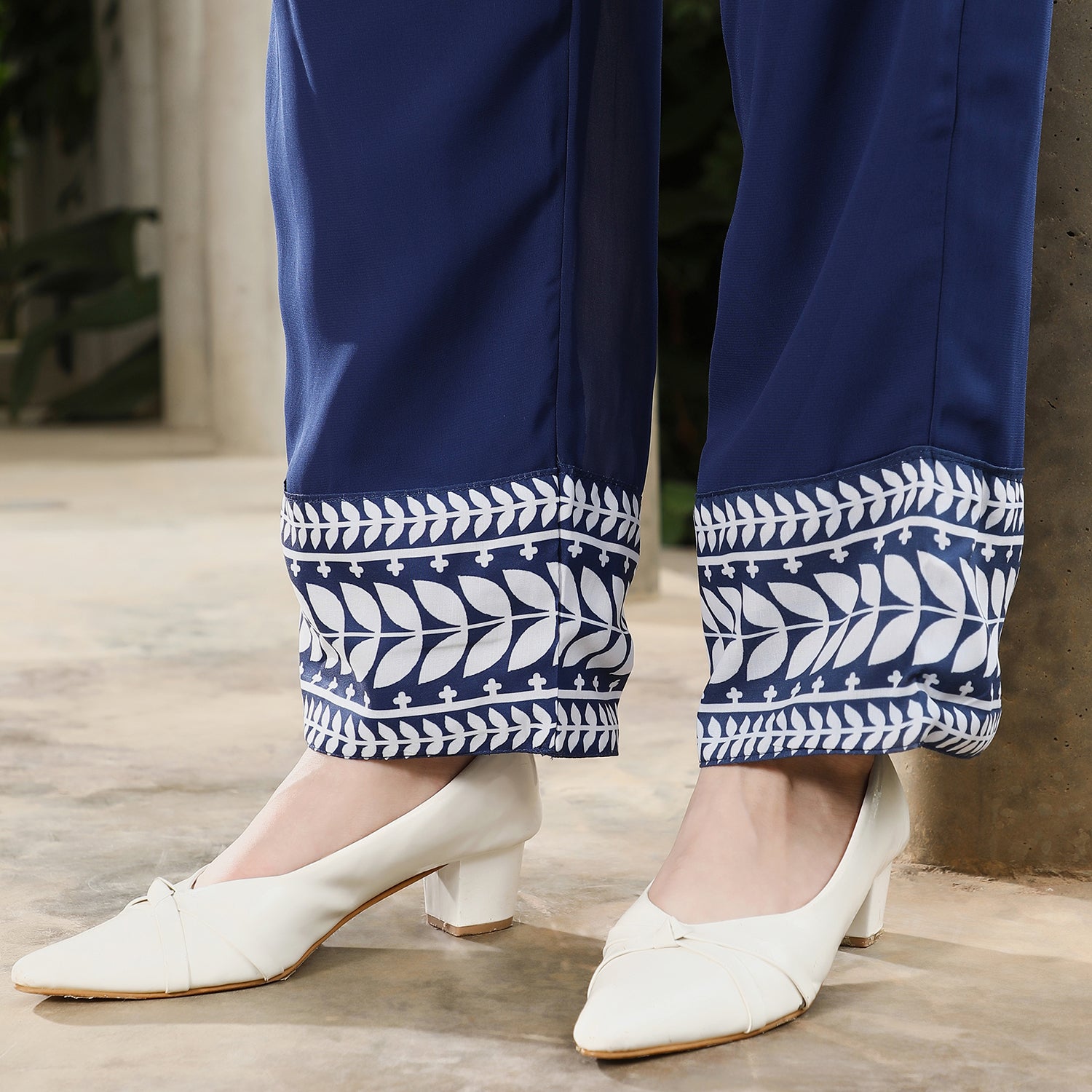 Indie Leaf-Lined Imprint Kurta Set