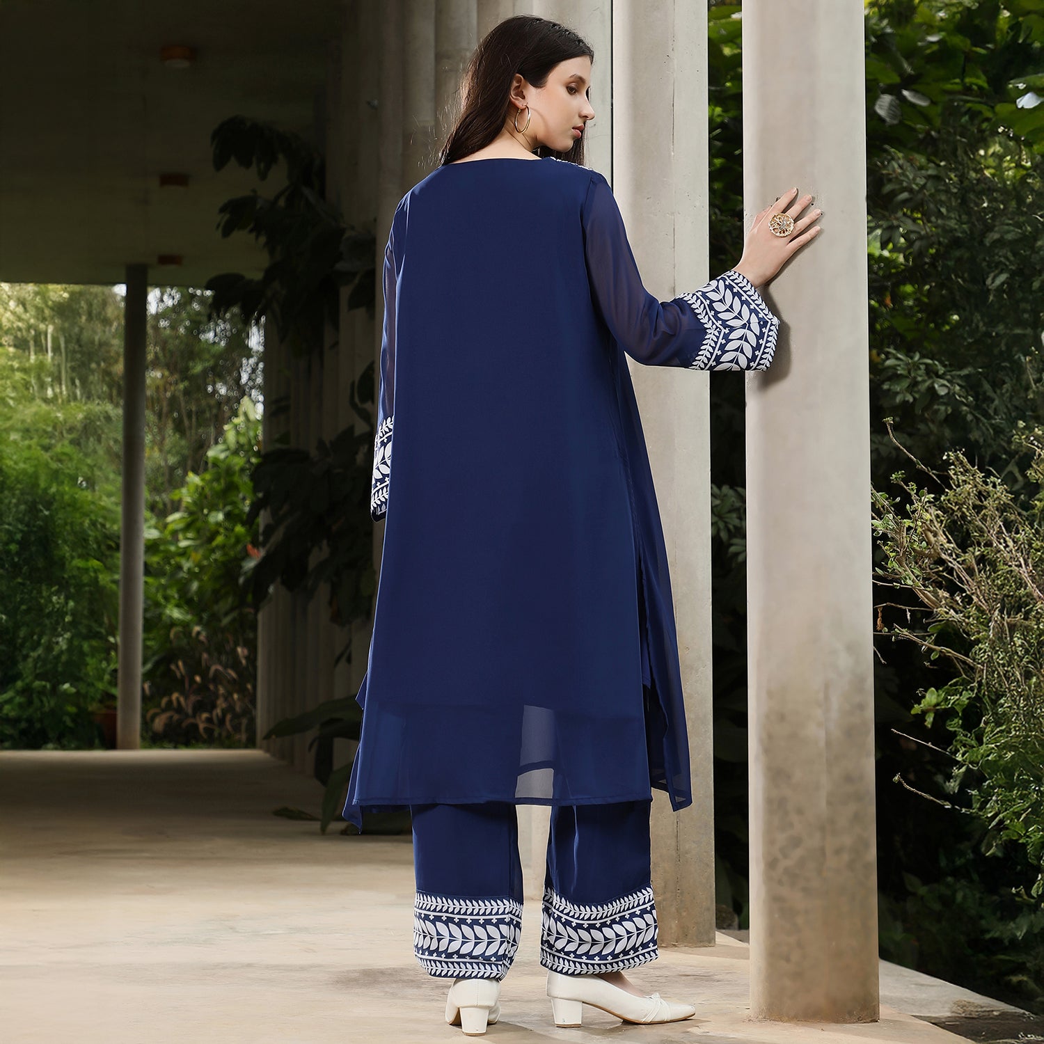 Indie Leaf-Lined Imprint Kurta Set
