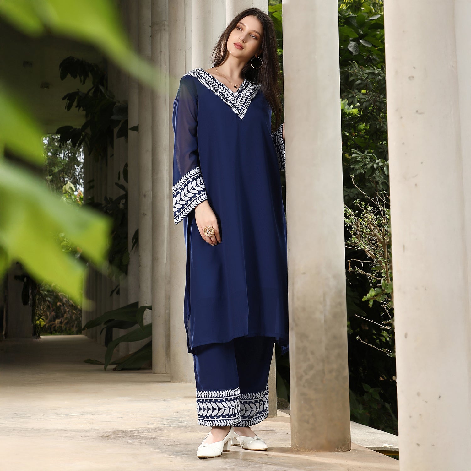 Indie Leaf-Lined Imprint Kurta Set