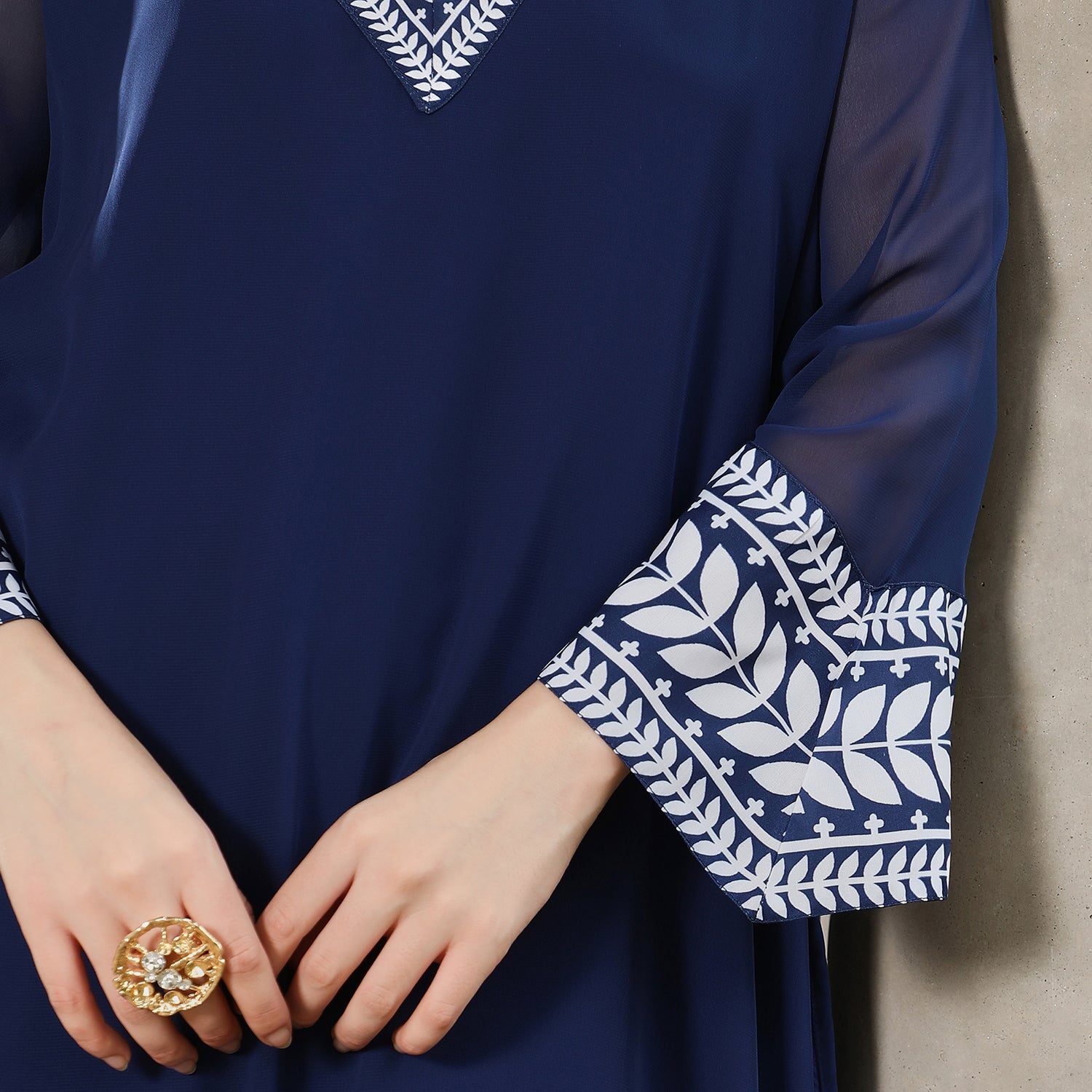 Indie Leaf-Lined Imprint Kurta Set