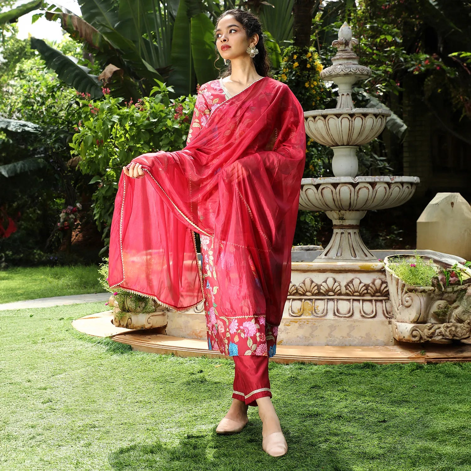 Flora Cluster Kurta With Trousers And Dupatta