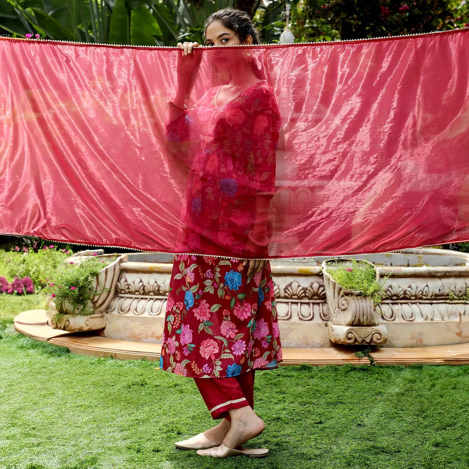 Flora Cluster Kurta With Trousers And Dupatta