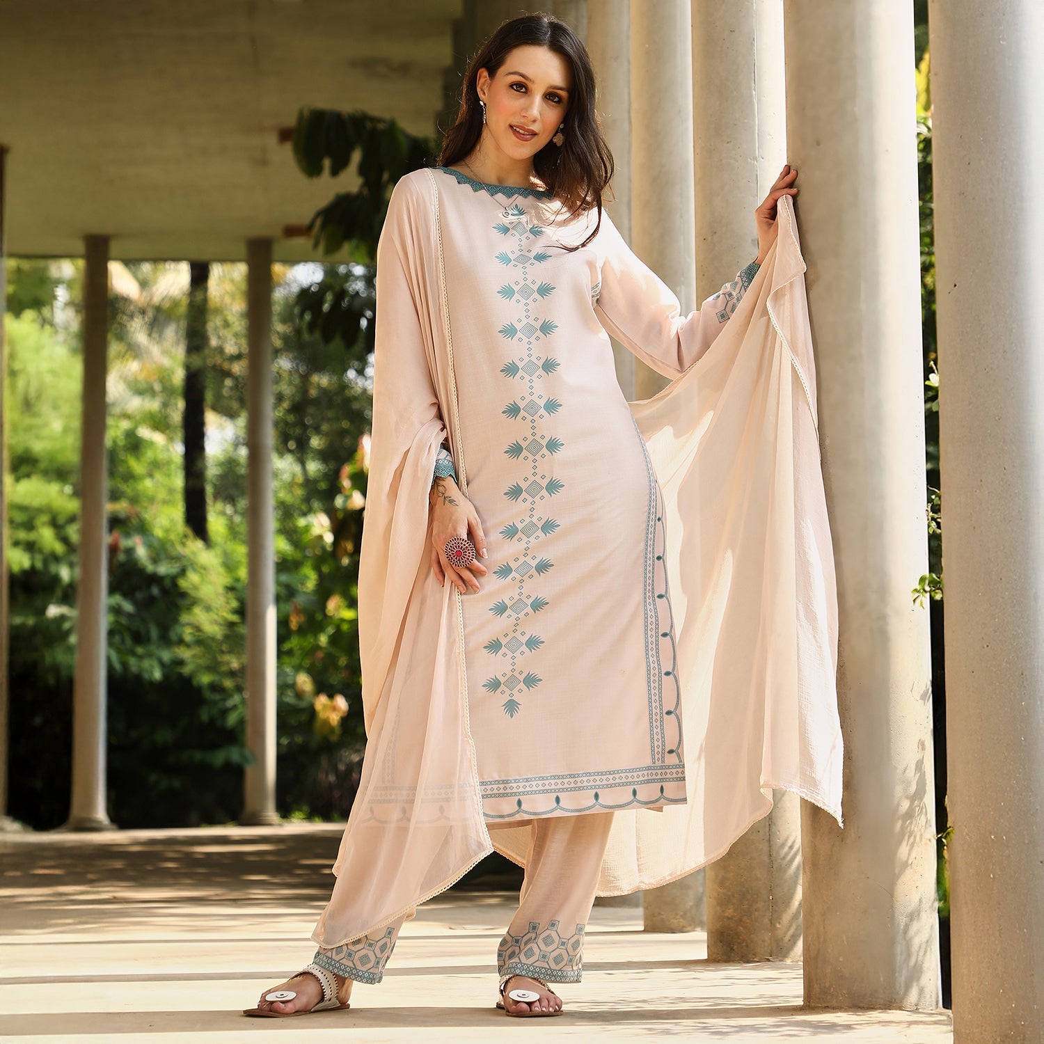 Constrast-Motif Kurta Set